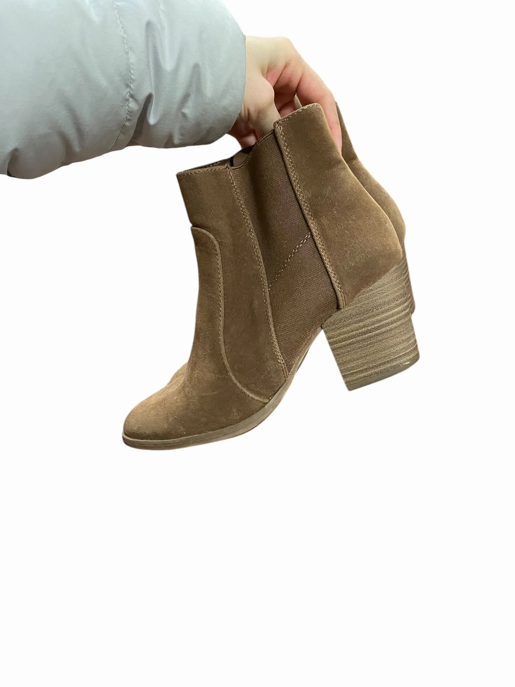 Boots Ankle Heels By Universal Thread  Size: 7.5 Supportive
