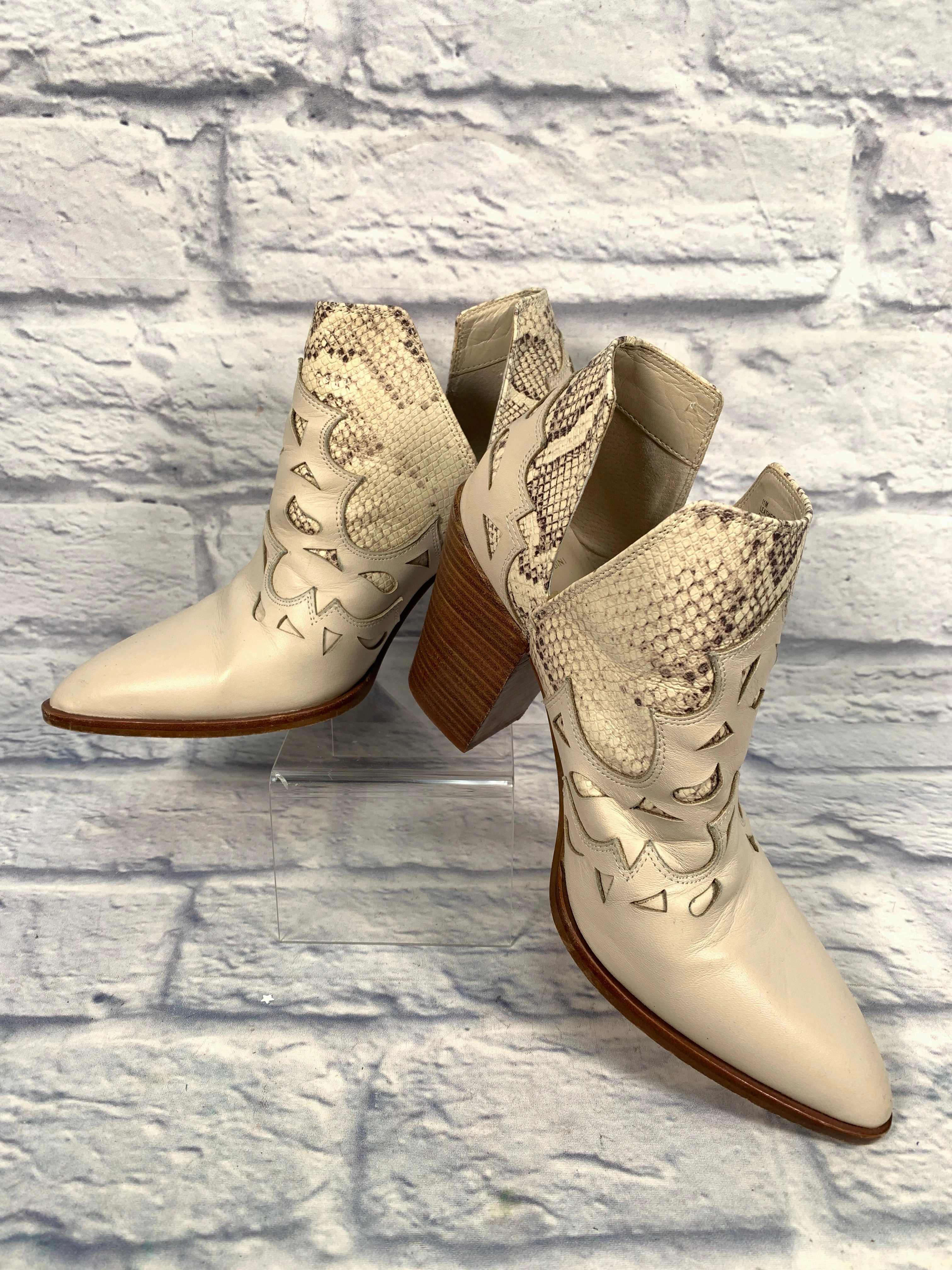 Boots Ankle Heels By Gianni Bini In Cream, Size: 11 Flex Groove Technology Blue Sky
