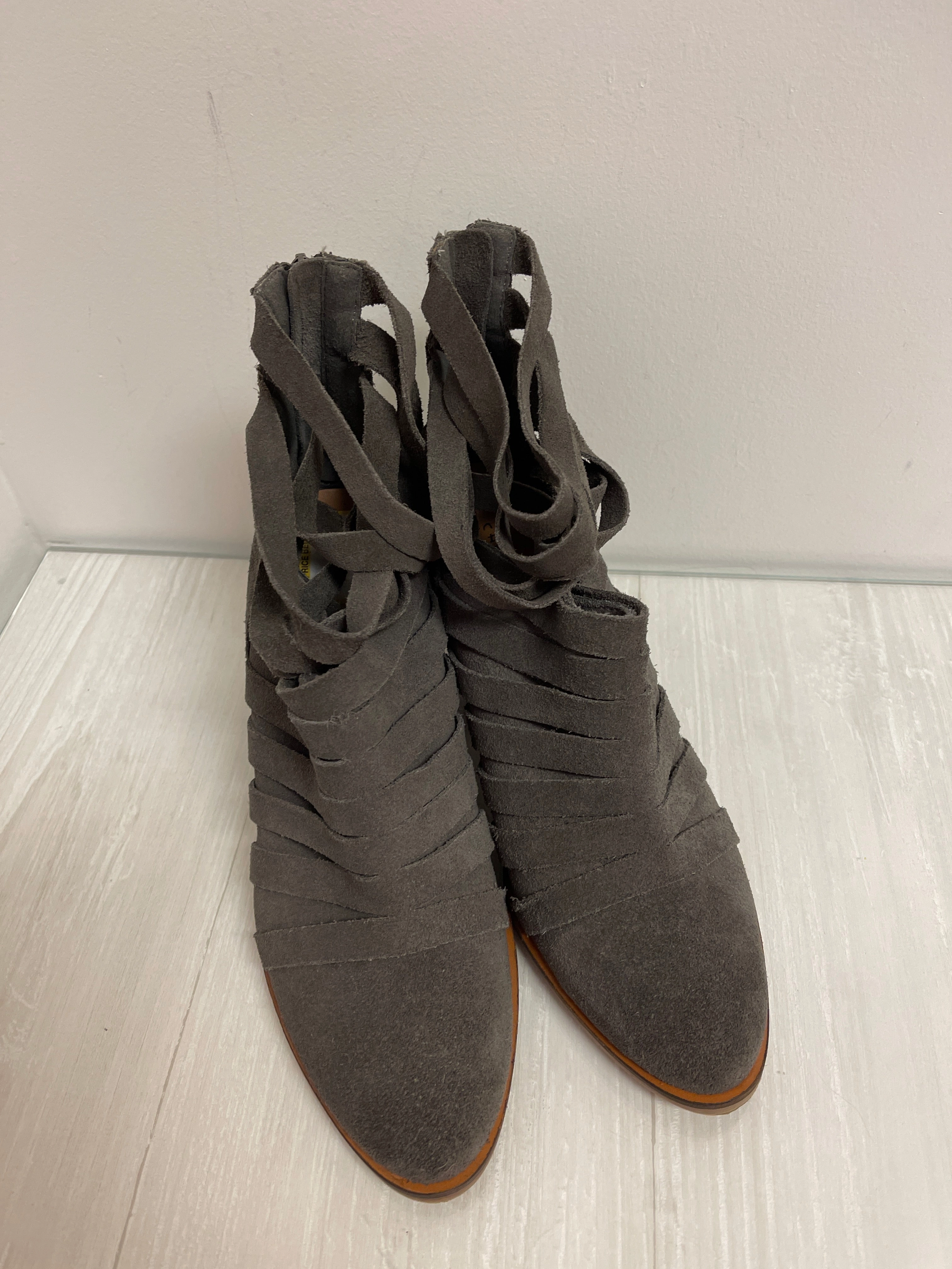 Vintage Vibe Boots Ankle Heels By Chinese Laundry In Grey, Size: 10