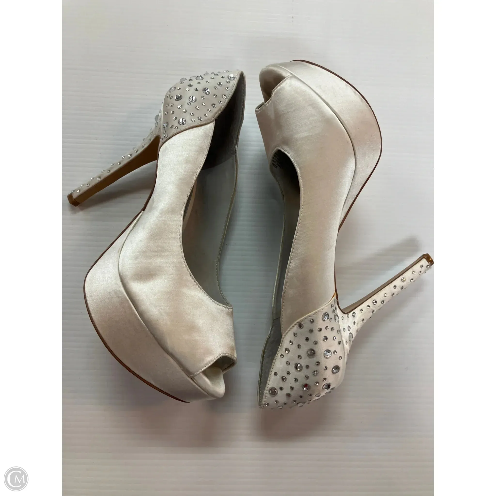 Elastic Band Comfortable Collar Shoes Heels Stiletto By Gianni Bini In White, Size: 9.5