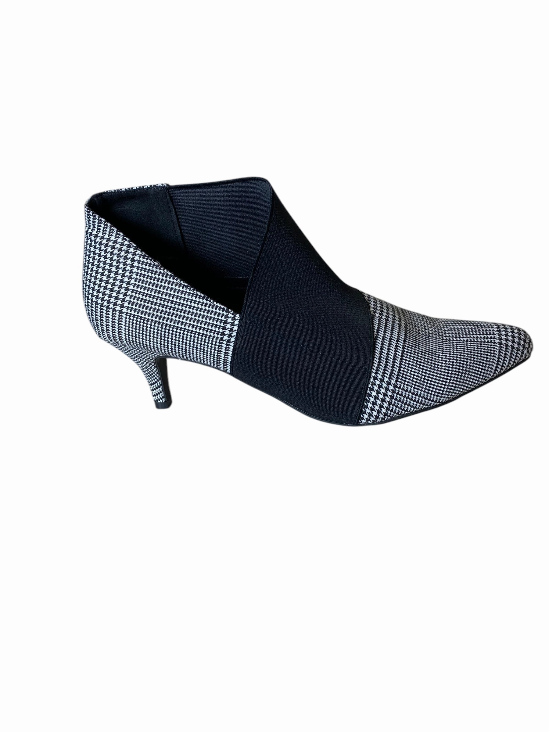 Light Design Shoes Heels Block By Andrew Gellar  Size: 10