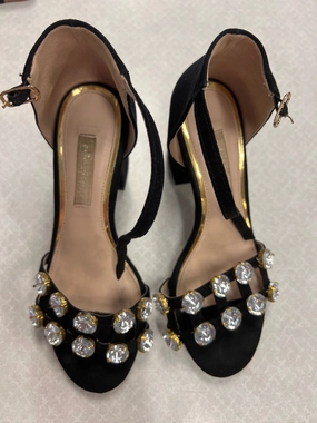 Embellished Shoes Heels Block By Clothes Mentor In Black, Size: 5.5
