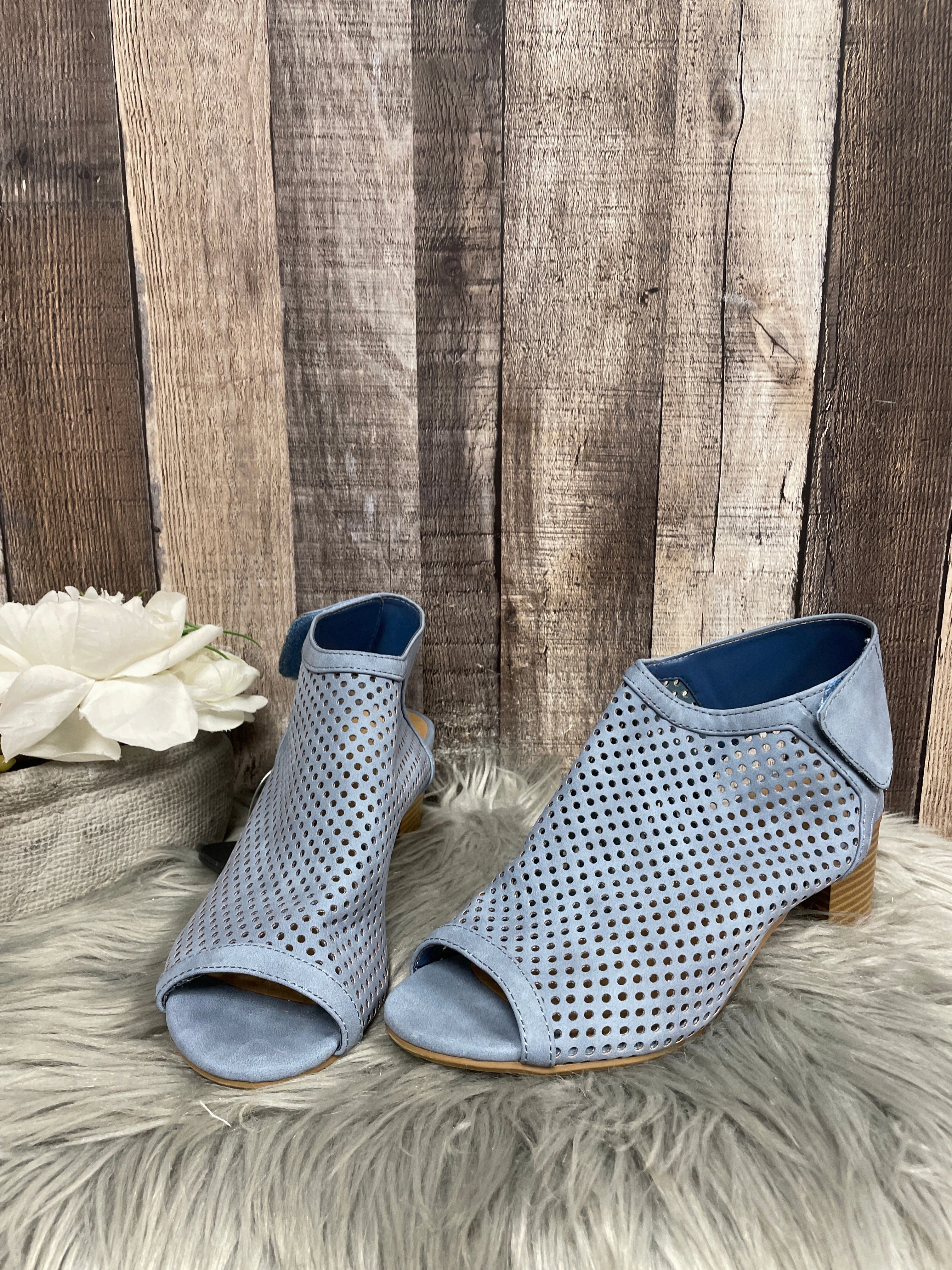Shoes Heels Block By Cme  Size: 6 Timeless Vibe