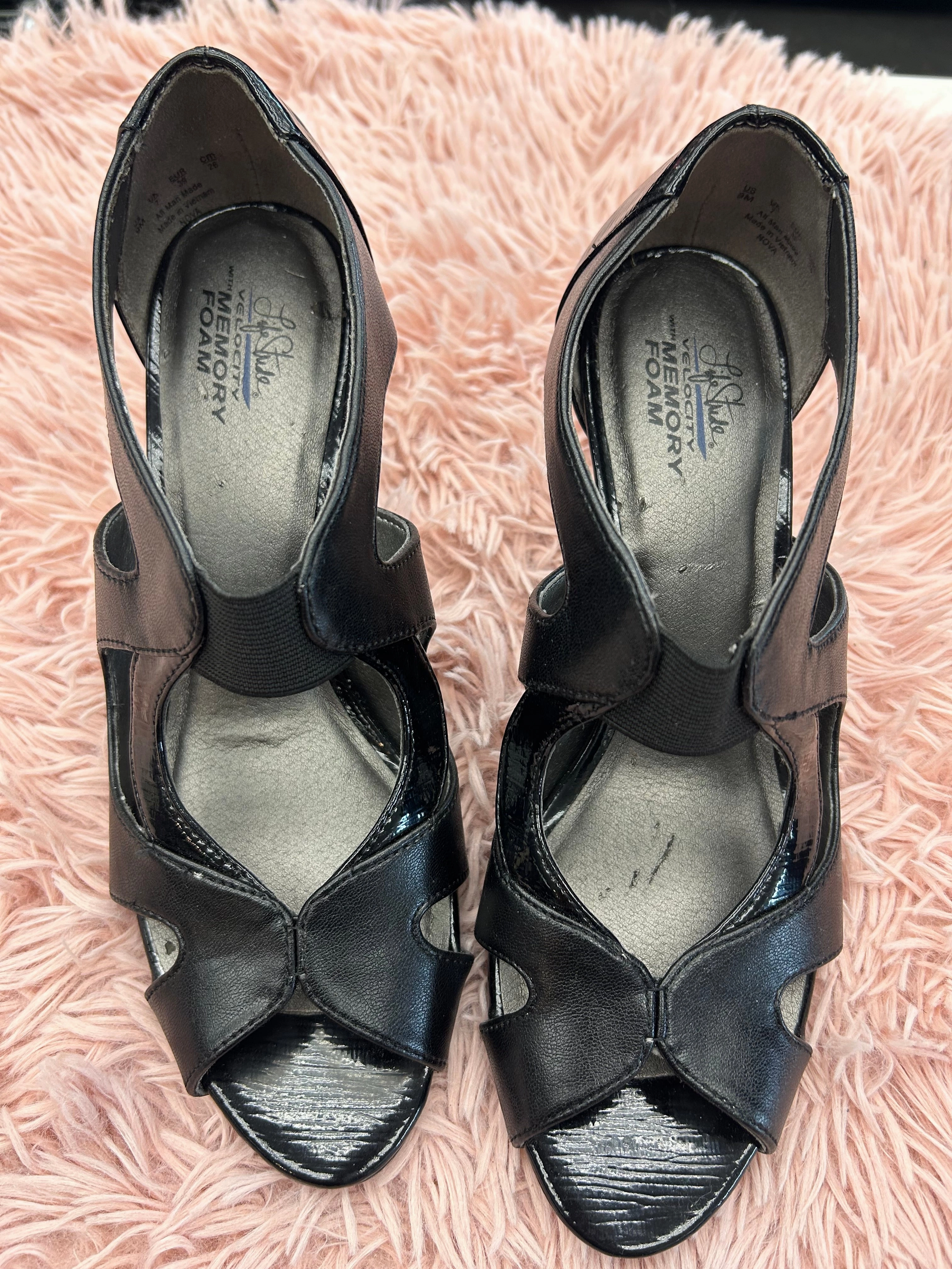 Elastic Goring Sophisticated Shoes Heels Stiletto By Life Stride In Black, Size: 9