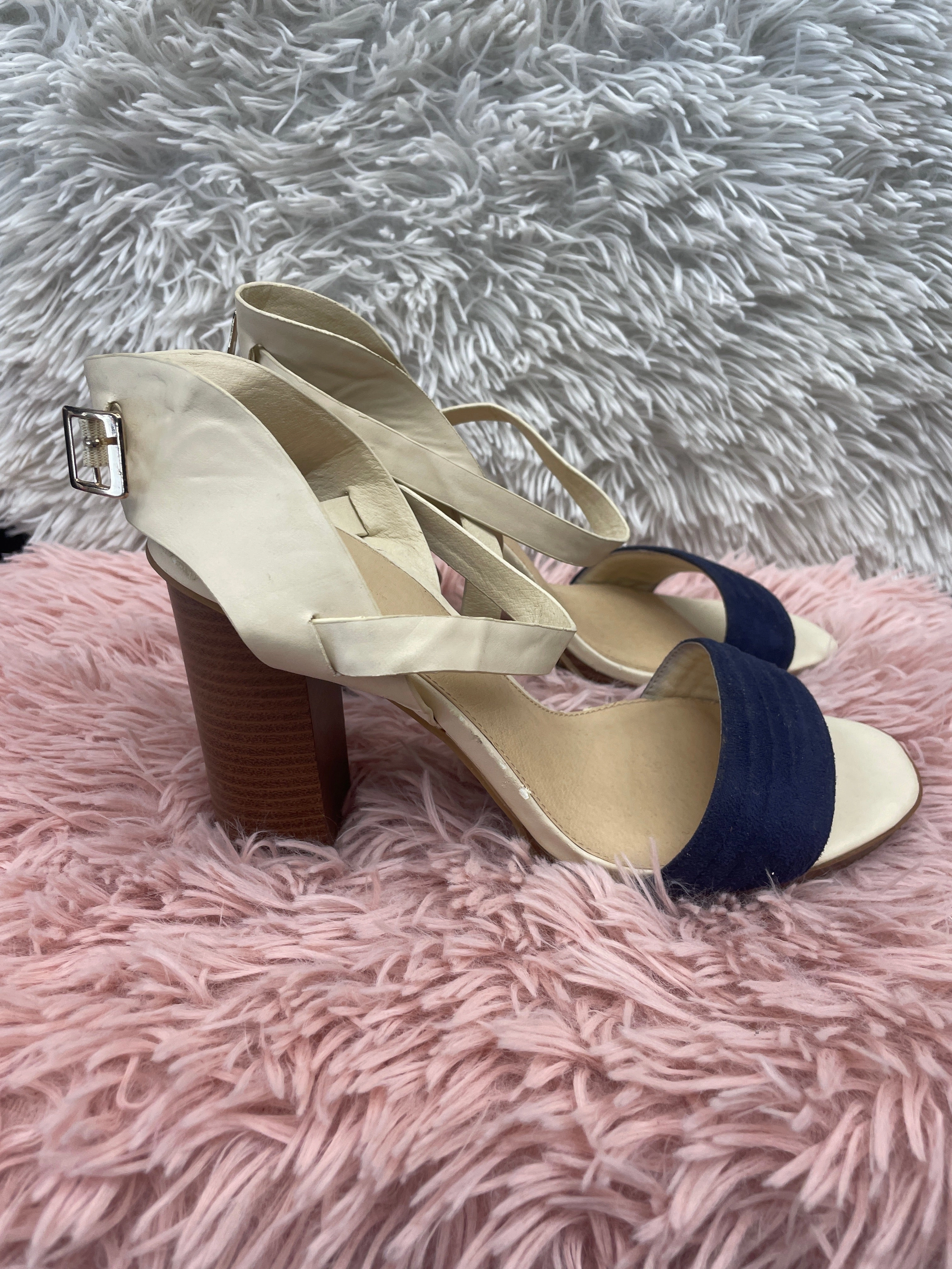 White Blue Shoes Heels Block Clothes Mentor, Size 10 Quiet Glam
