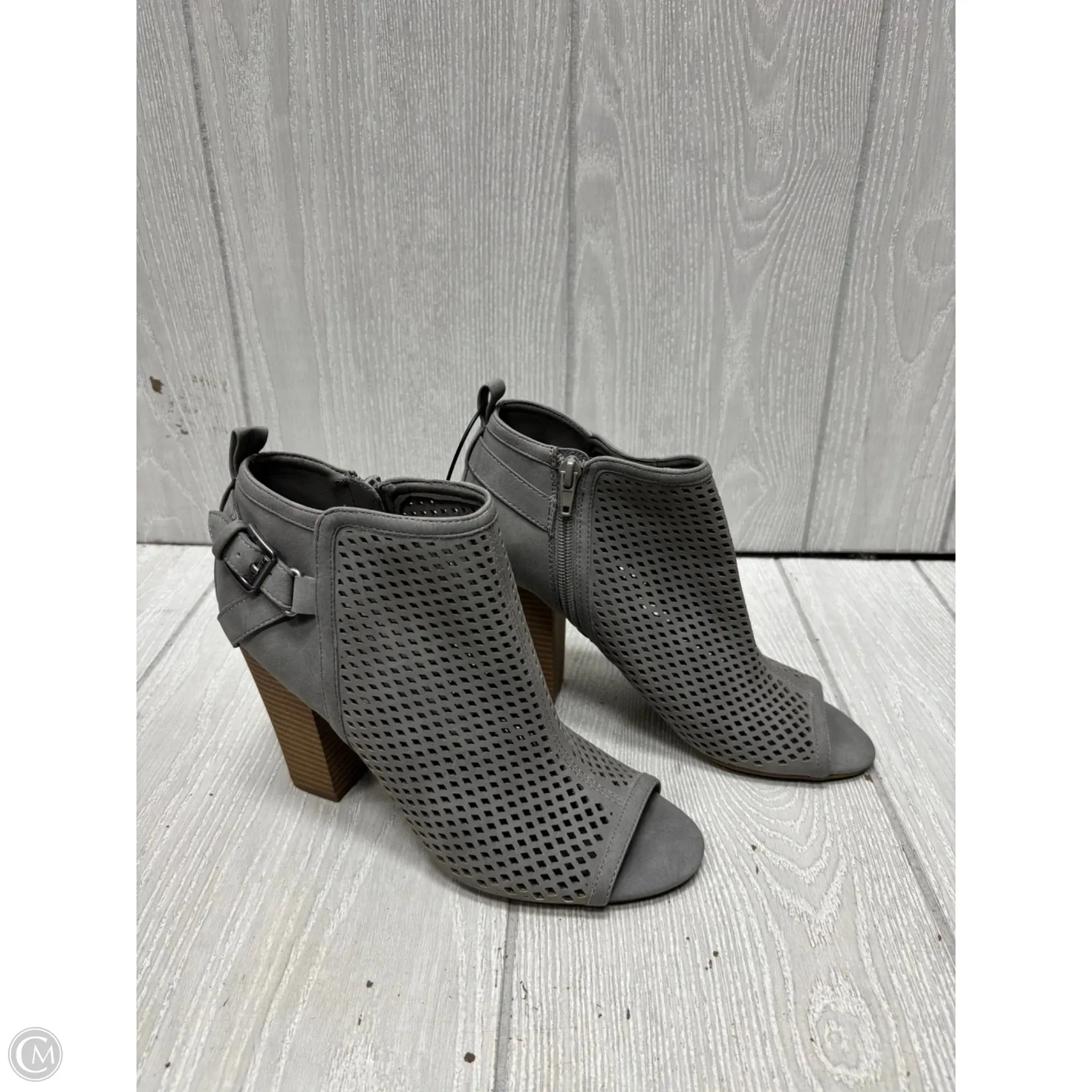 Shoes Heels Block By Guess In Grey, Size: 7.5 Fashion Sandals Minimalist