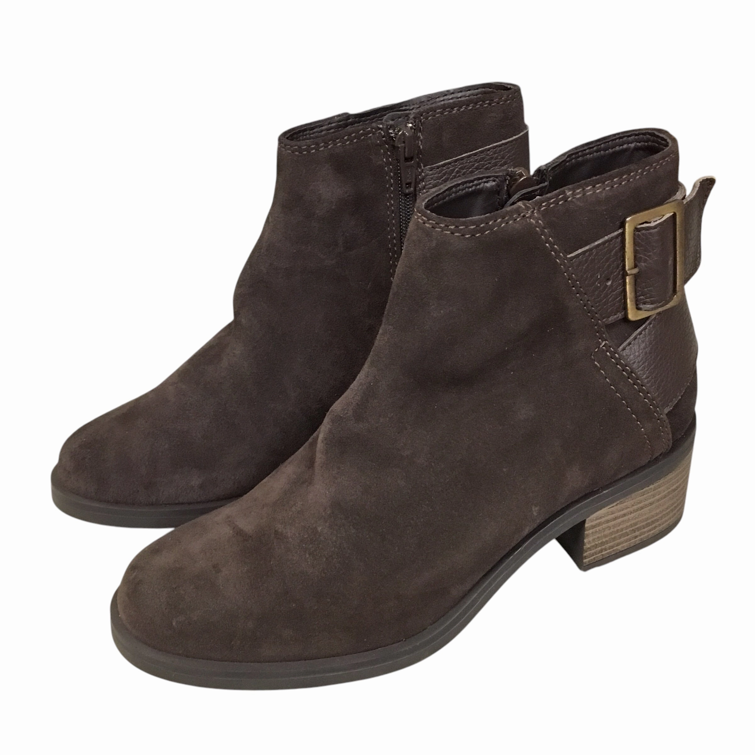Slip Resistant Mountain Hike Boots Ankle Flats By Clarks In Brown, Size: 7.5