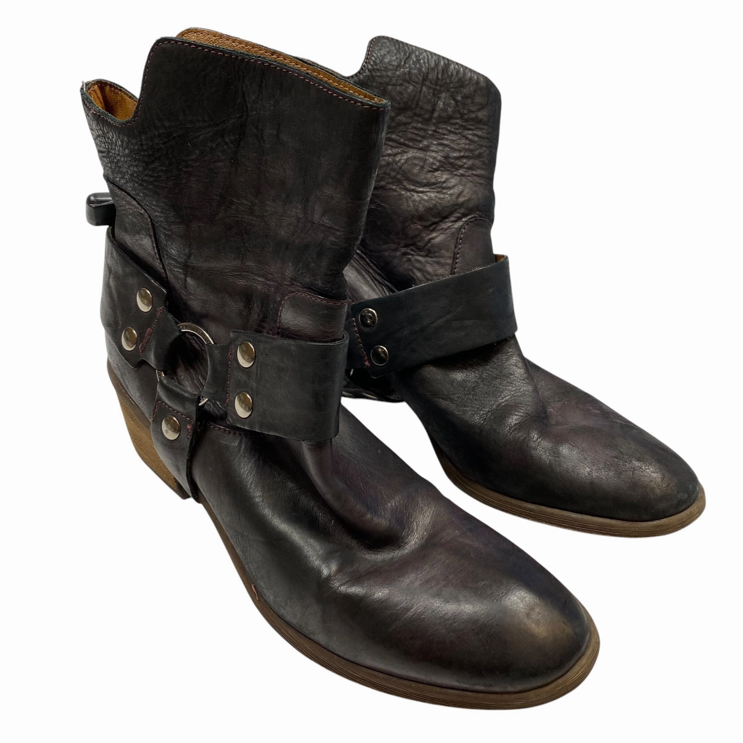 Abrasion Resistant Material Boots Ankle Flats By Donald Pliner  Size: 9