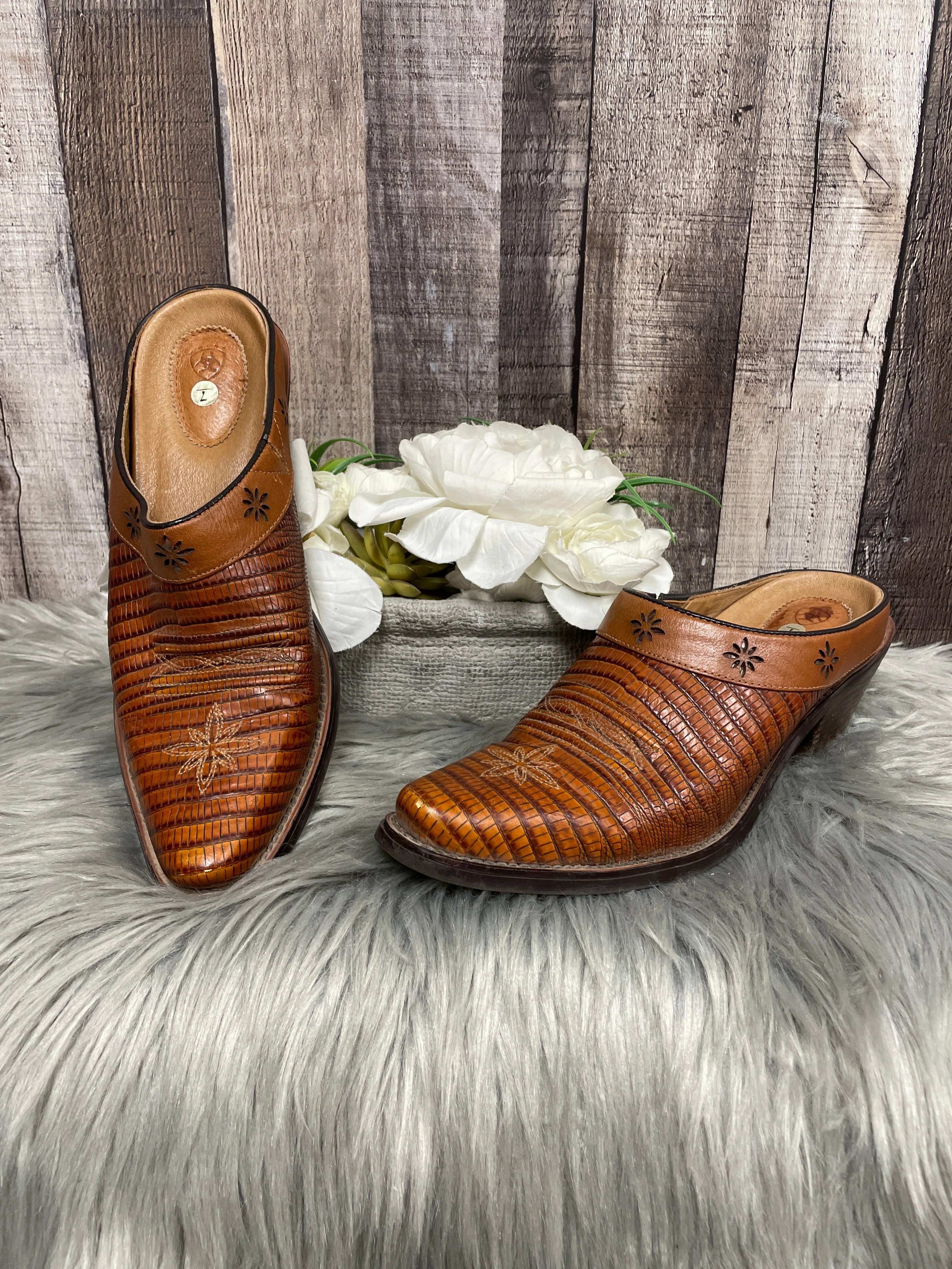 Shoes Heels Block By Ariat  Size: 7 Formal Event Heels