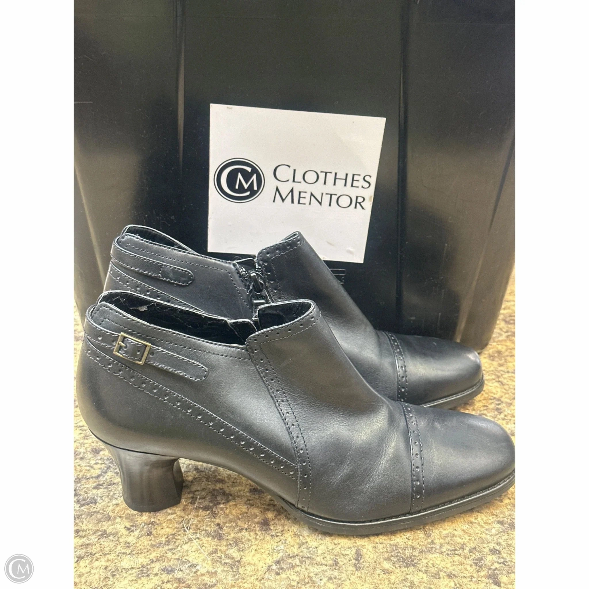 Thermal Core Mountain Hike Boots Ankle Flats By Clarks In Black, Size: 8.5
