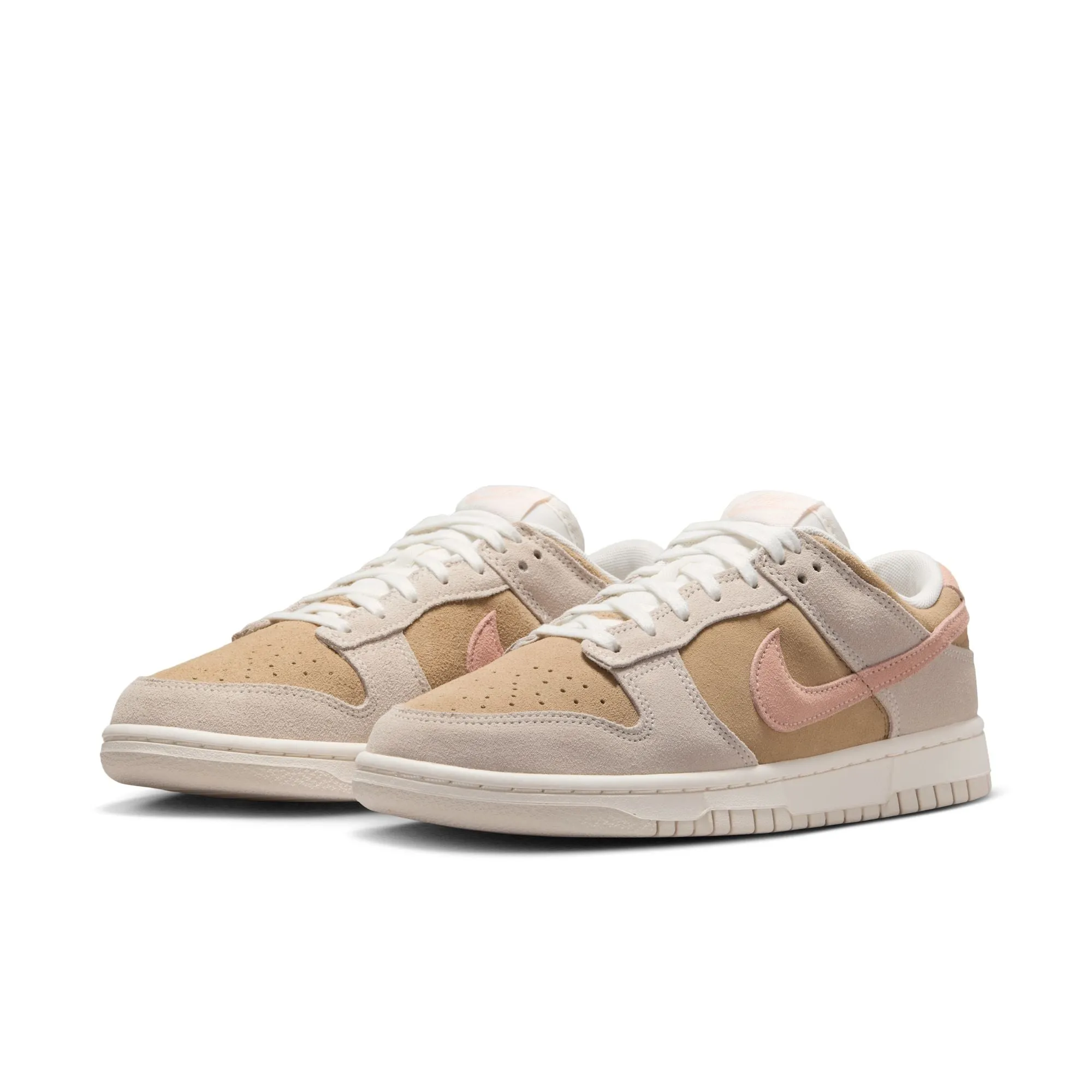 Arch Contour Design Structured silhouette NIKE DUNK LOW