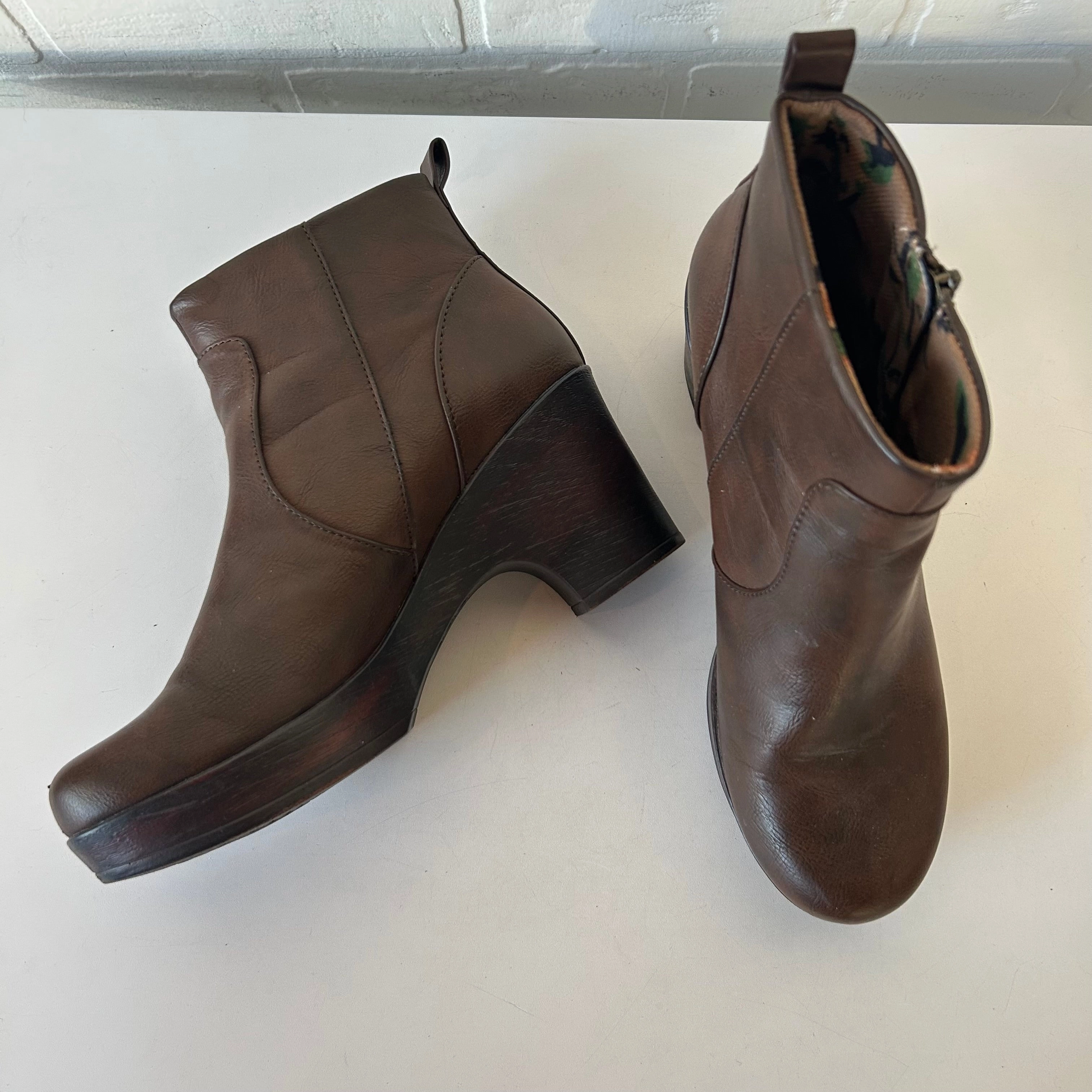 Stable Structure Smooth Entry Boots Ankle Heels By Boc In Brown, Size: 9.5