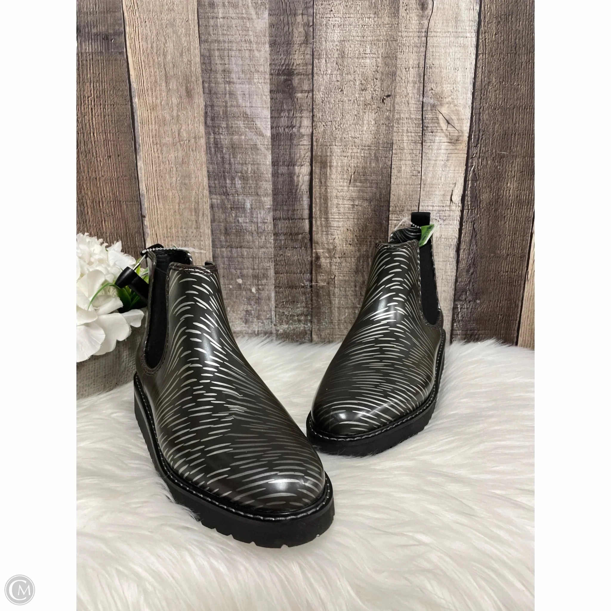 RubberOutsole Urban Bold Boots Ankle Flats By Cmf In Black & Grey, Size: 7