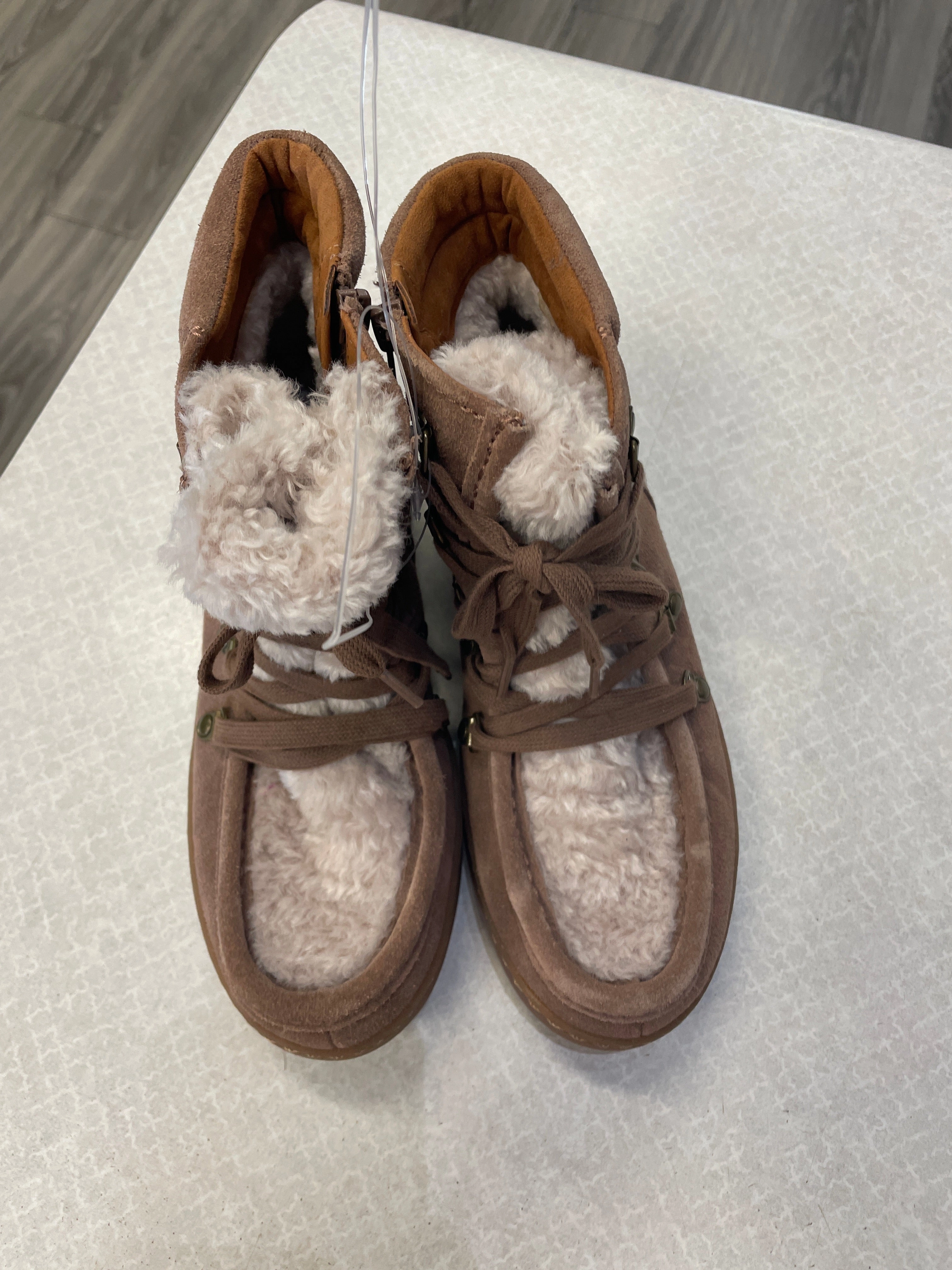 Boots Ankle Flats By Clothes Mentor In Brown & Cream, Size: 6.5 Breathable All Day Wear Low Profile Night Travel