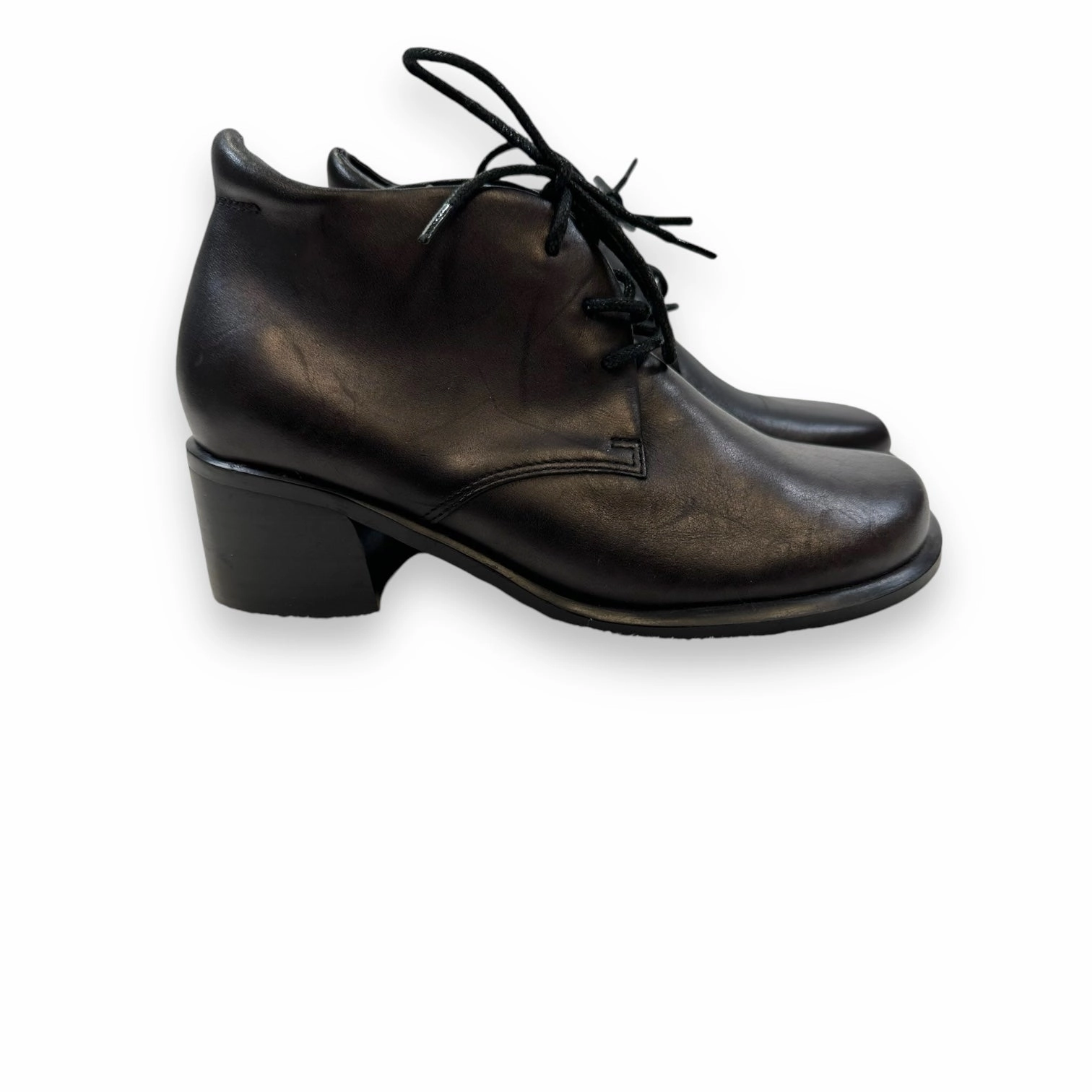 Boots Ankle Flats By Danelle In Black, Size: 6 Low Profile Urban Commute