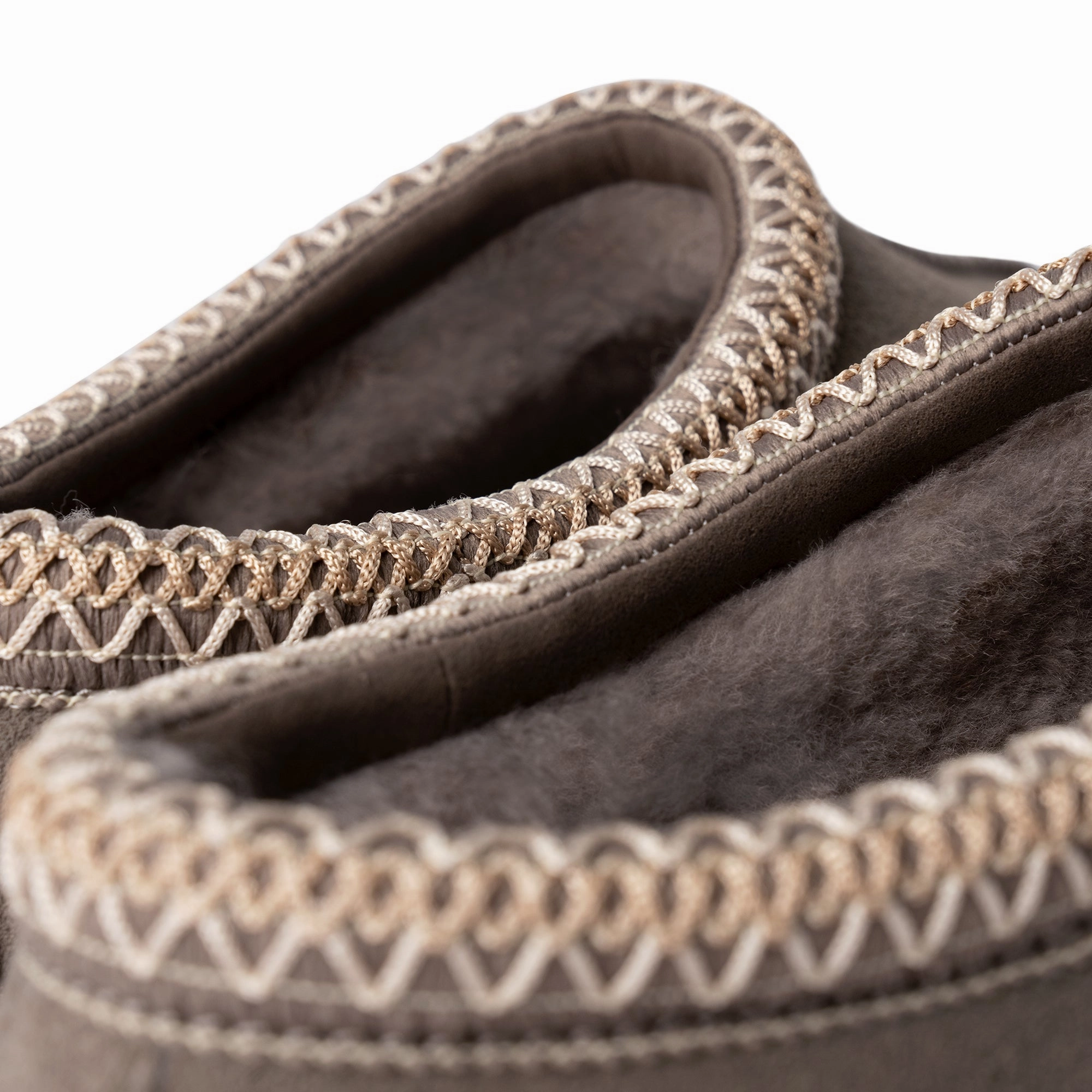 Adjustable lacing spring - appropriate Ugg Womens Tasman Slippers