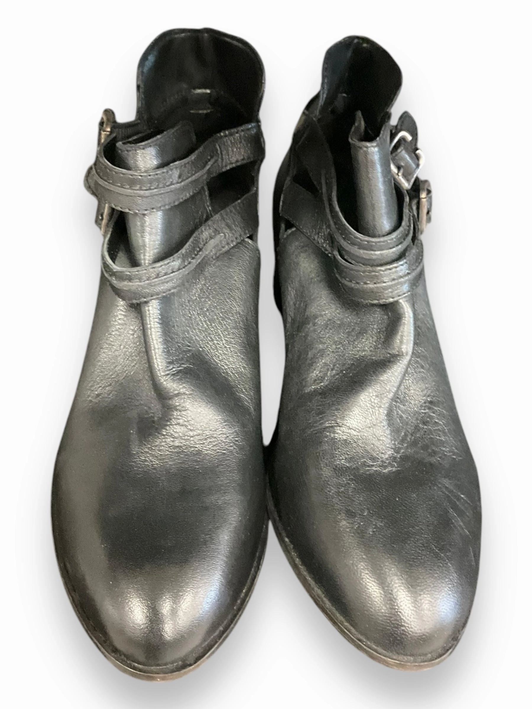 Durable Shell Adventure Journey Lined interior Boots Ankle Flats By Diba In Black, Size: 7