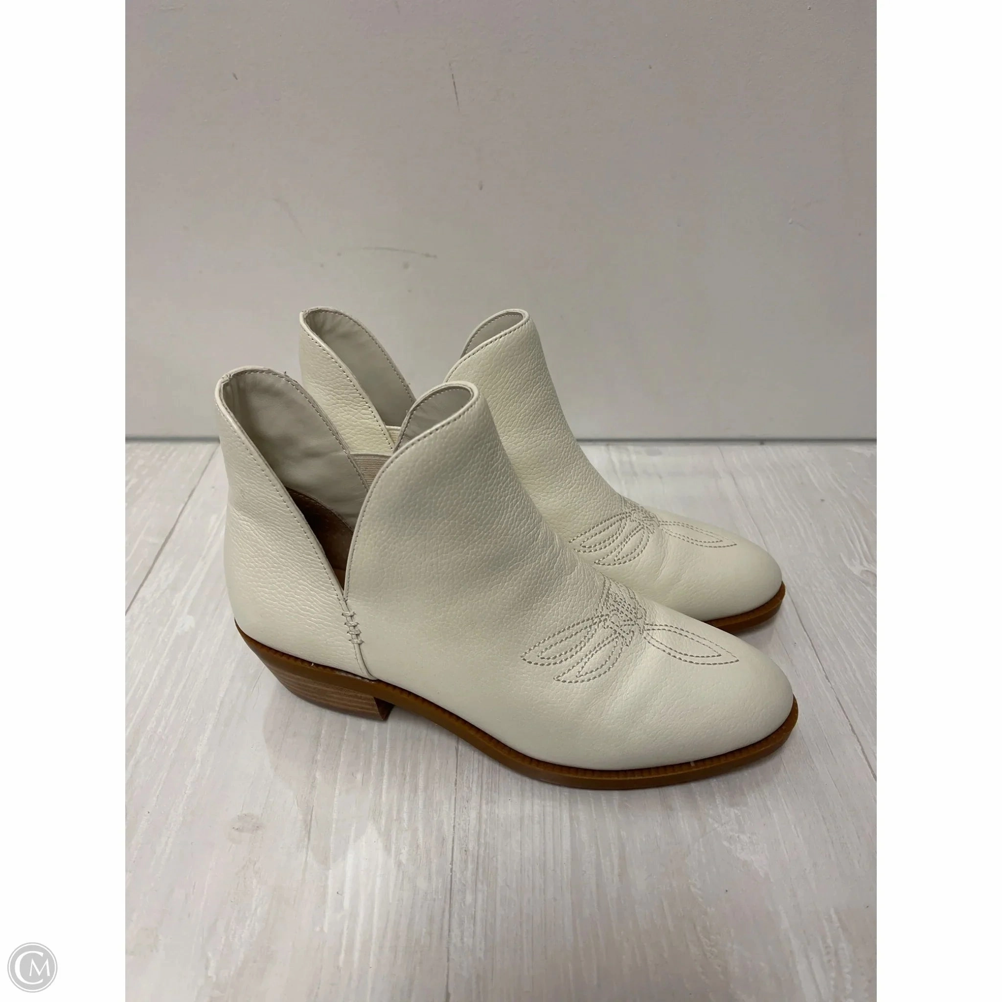 All-Purpose Style Boots Ankle Flats By Lauren By Ralph Lauren In Cream, Size: 5.5