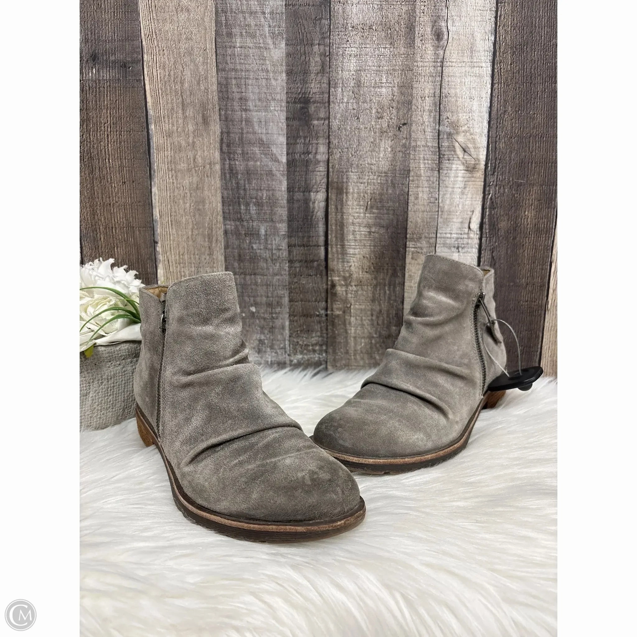 Wide Range Comfy Step Boots Ankle Flats By Sofft In Taupe, Size: 8