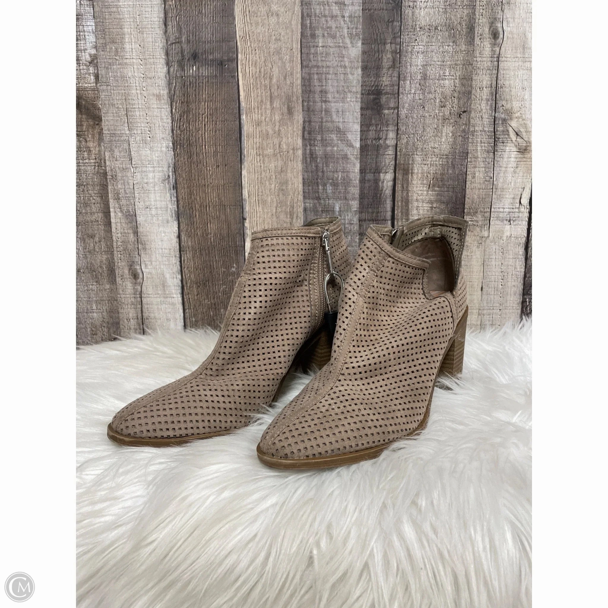 Soft Touch All-Season Wear Boots Ankle Heels By Dv In Tan, Size: 10
