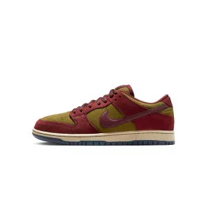 Nike SB Mens Dunk Low Pro Shoes running on the beach youth trend