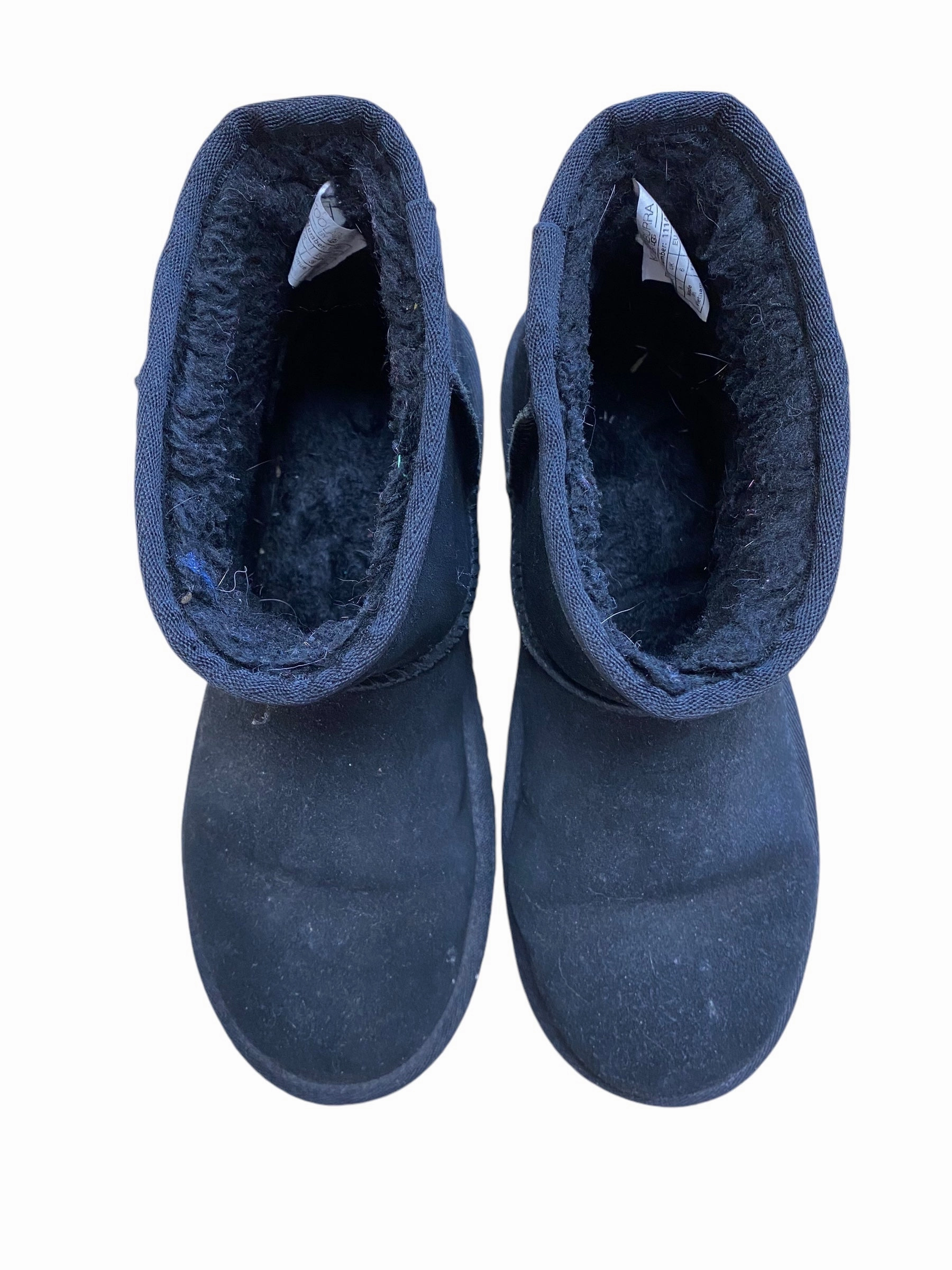 Durable Sole Boots Ankle Flats By Koolaburra By Ugg In Black, Size: 9.5