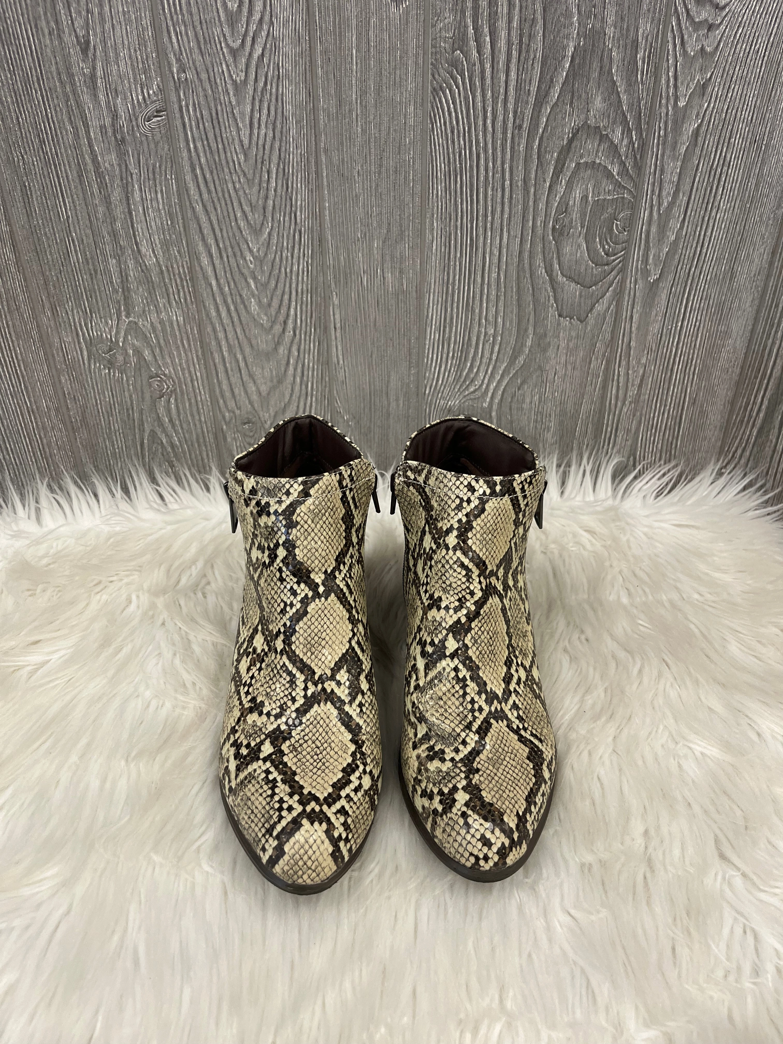 Anti blister Boots Ankle Heels By Esprit In Animal Print, Size: 8.5