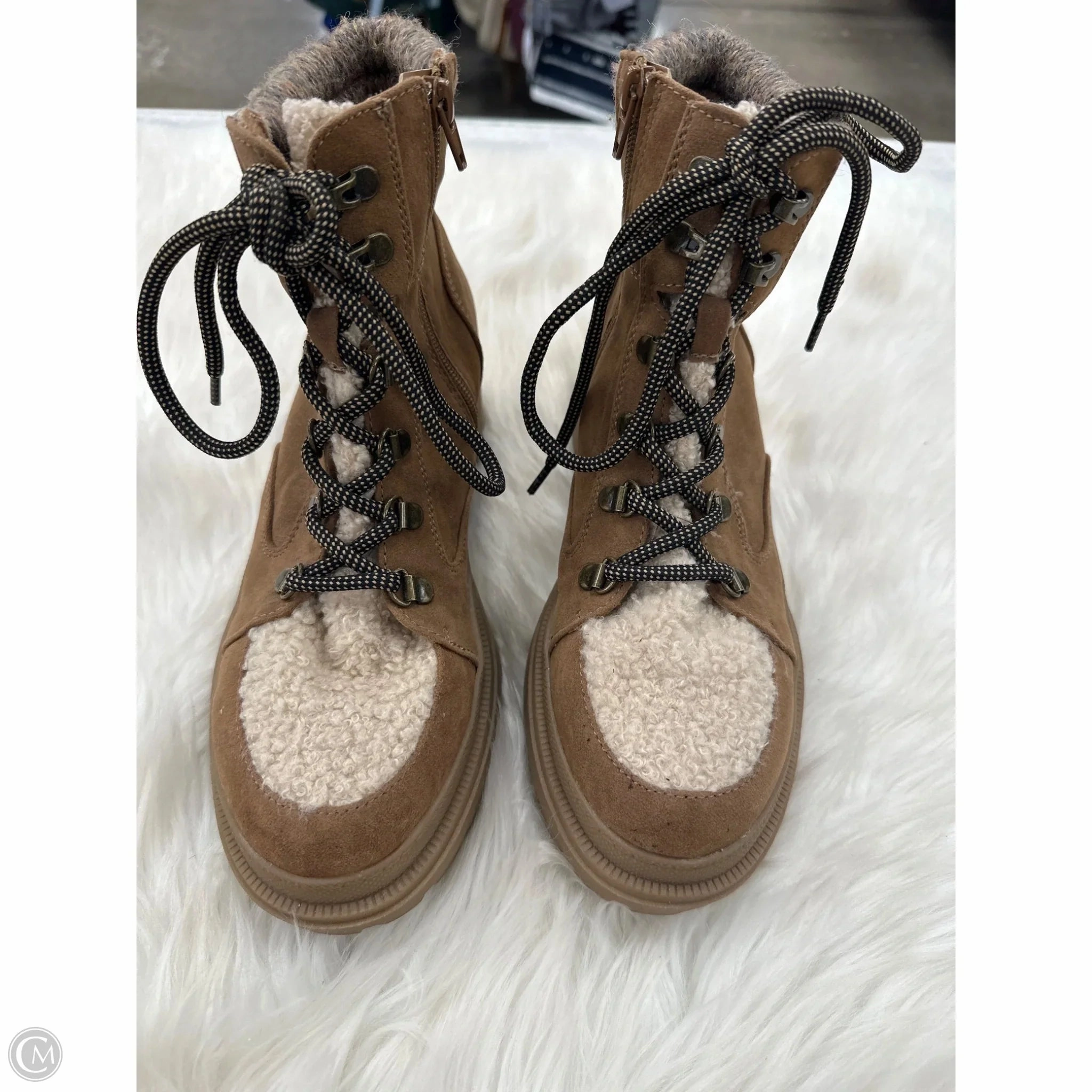 Waterproof Design Thermal Core Snowy Path Boots Ankle Flats By Clothes Mentor In Tan, Size: 9