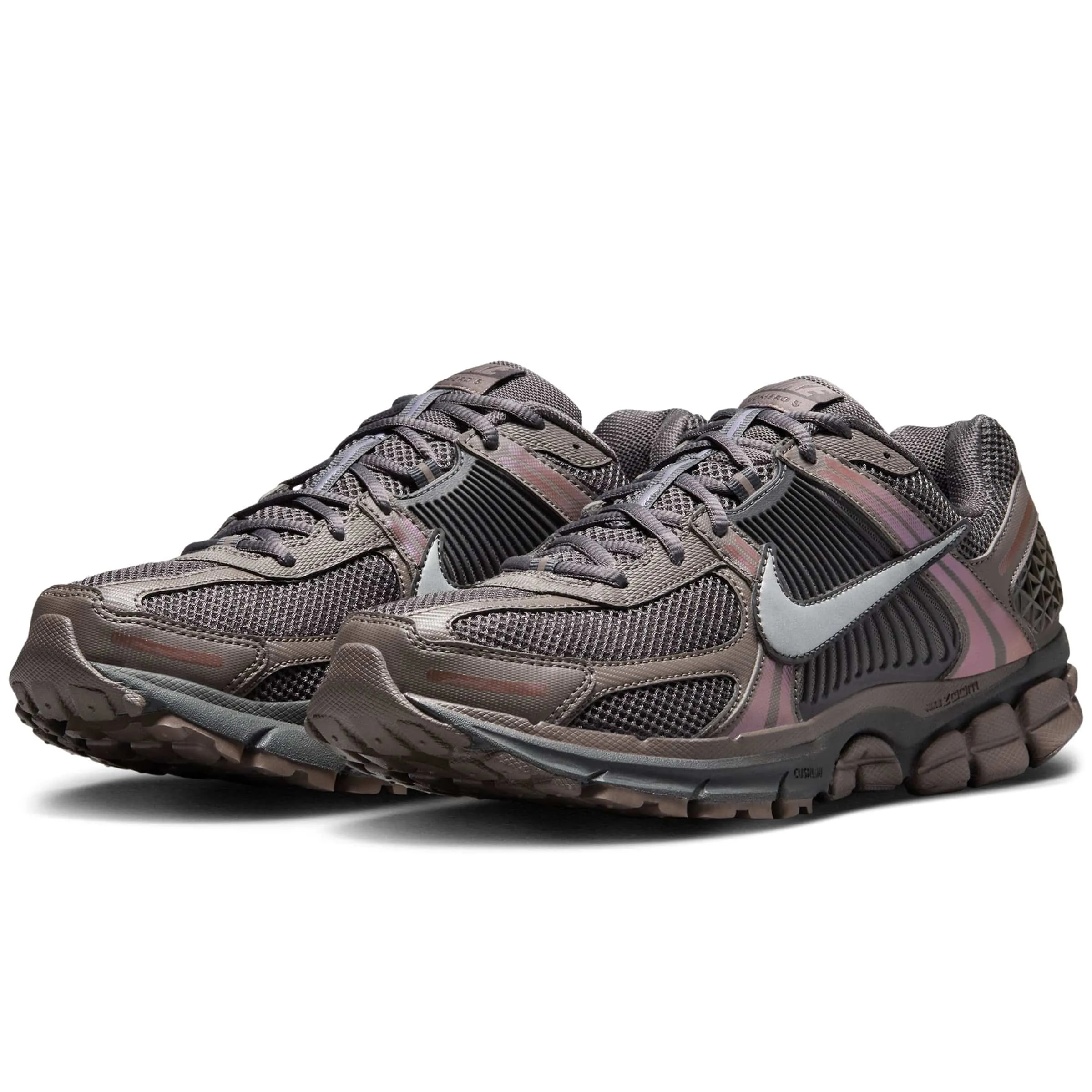 Cushioned Insole Ultra Responsive Midsole ZOOM VOMERO 5